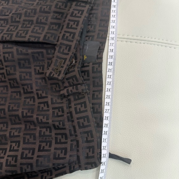 FENDI Logo Paints (Women) - Picture 13 of 16